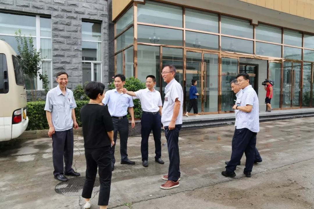 千亿千亿(中国)董事长接见总工会成员